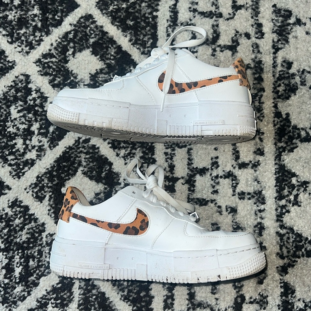 Nike Airforce 1 Pixel